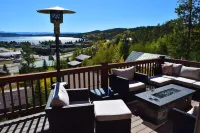 Luxury home w/ amazing views from all 3 levels + XL Hot tub!