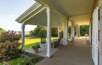 Elegant Bayview Victorian Home; walk to beach