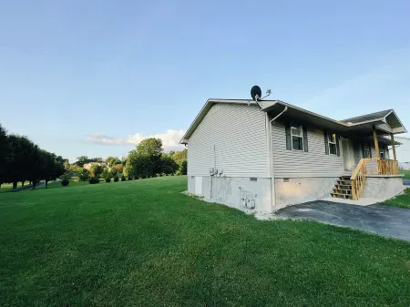 Comfy Retreat - Queen Bed Central Crossville Отели в г. Камберленд