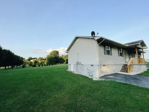 Comfy Retreat - Queen Bed Central Crossville Hotels in Crossville