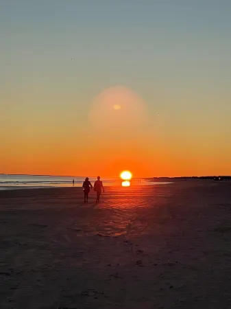 Well-Maintained, fenced, Pet-Friendly West End Beach House –  Coastal Retreat!