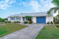 AMAZING Waterfront Paradise -3 Bed 2 bath-NO FEE Heated Pool-Private Dock-Kayaks