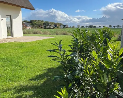Dream thatched house with water view - 3 bedrooms - 10 min. walk to the beach Hotels in Dranske