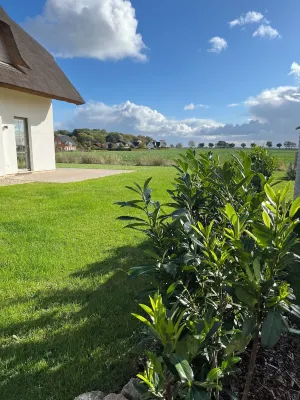 Dream thatched house with water view - 3 bedrooms - 10 min. walk to the beach Hotels in der Nähe von Caravan Camp "Baltic Sea" Dranske / Rügen