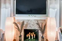 *Family Getaways* Charming Pool Home by Downtown