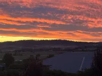 Luxury retreat overlooking Mt Panorama and Bathurst semi-rural surrounds