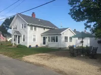 4 Bedrooms, 20 Steps From Private Beach, near Cape Cod Canal Hotels in Wareham