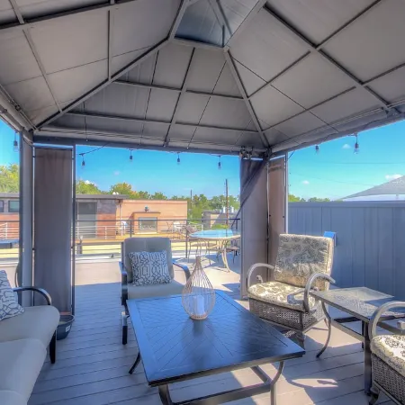 Spacious Townhouse with Rooftop Deck! Super close to Downtown Denver!