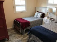 Newly Furnished 2 Bedroom, 1 1/2 Bath House With 2 Porches Close To The Villages Hotels in Fruitland Park