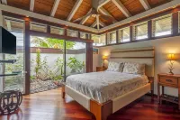 Gourmet Kitchen and Swimming Pool - Exquisite Golf Course Haven