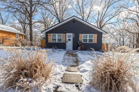 The Nest - Cute, Clean & Comfy - 10Min to Ft. Wood Отели в г. Пуласки