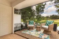 Perfect blend of style and serenity in this 3-br, 2-bath bungalow guest house.