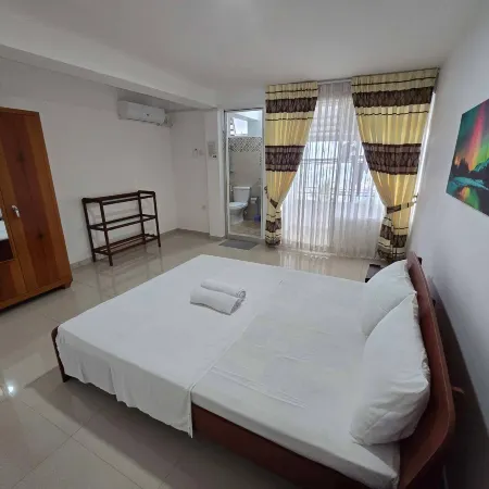 Kandy Panoramic MPM Deluxe balcony suit-Aircon4B2