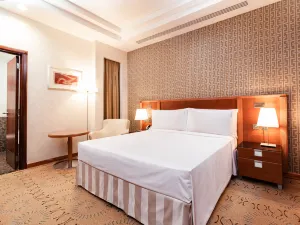 Holiday Inn Suites Kuwait Salmiya