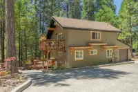 Arnold’s Cozy Cabin  – Rustic-Modern Retreat Near Big Trees & Bear Valley