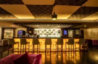 Golden Tulip Jaipur City Center - bar