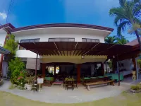 Eve's Kiosk Dive Resort Hotels near Pescador Island