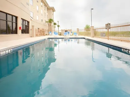 Holiday Inn Express & Suites LAREDO-EVENT CENTER AREA by IHG