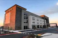 La Quinta Inn and Suites by Wyndham Lincoln