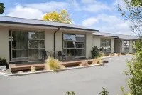 Tower Junction Motor Lodge- Motel with Airport and Railway Station Shuttle Service