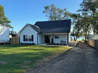 WATERFRONT NEW 2-BR 2-bath house on Lake Palestine w WiFi, AC and amazing views Hotels near First Baptist Church