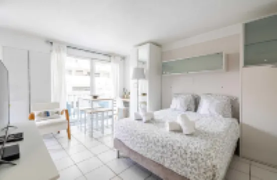 Charming Studio with Pool & Balcony -Heart of Nice