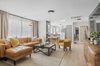 Spacious 6-bedroom house in beautiful Downtown Brevard