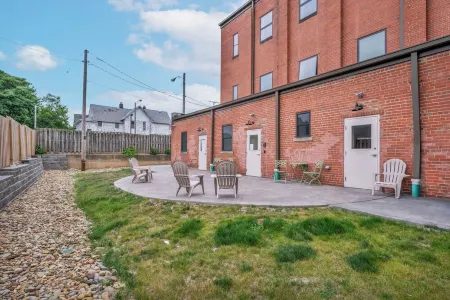 4Bd+65"+Crib+8 Min Away from DT CLE