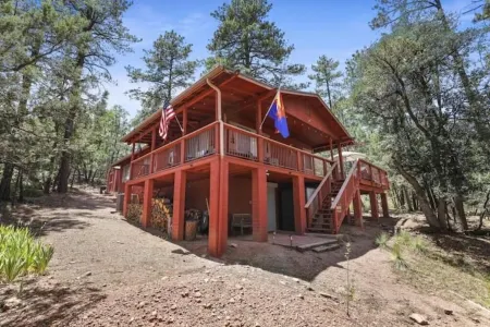 Welcome to Red Pine Retreat, your mountain getaway! Отели в г. Пайн