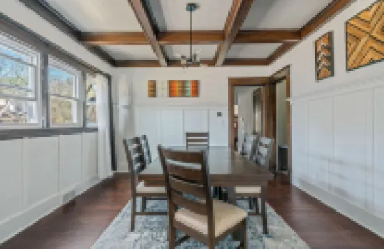 Heart of Elmwood Village cozy apartment