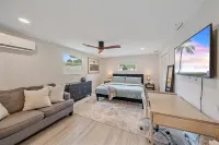 Putt 'n Plunge Paradise: 3/2 House 10 Mins to Downtown & 15 Mins to Lido Beach