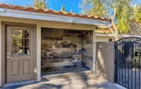 Lovely 2BR/2BA Condo 1mi From Strip w/ Views!