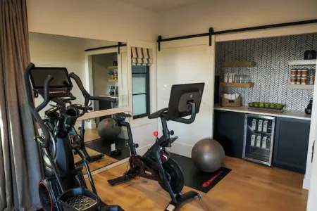 TheFarmHouz/LuXury/Modern/1.2ac/Central/TeNNiS/+2CaSitas