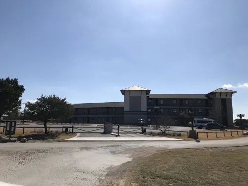 Harborview FIRST FLOOR Condo w/ resort amenities easy poolside access w/ views!