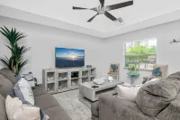 Stunning Poolside Oasis in Bonita Springs