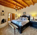 Casa Alta Vista - private, quiet, glorious views, 7mi to town Hotels in Chupadero