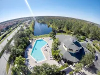 RENOVATED!! Sleeps 6, Family Friendly - Pool, Jacuzzi,  Sauna - Close to Disney!