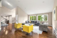 Awesome Country Retreat - 4BR - Private & Peaceful Hotels in Blooming Grove