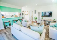 Charming 1-bedroom beach house in downtown Manhattan Beach steps from the sand 曼哈頓海灘住宿飯店