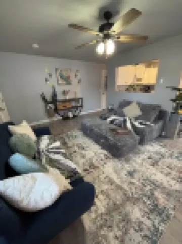 Charming Feathers Theme Home, King Bed, 2-bedroom house in Aurora with WiFi Hotels in Aurora