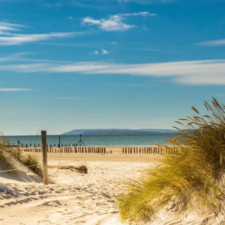 Beautifully Refurbished 4-Bed Beachside Retreat