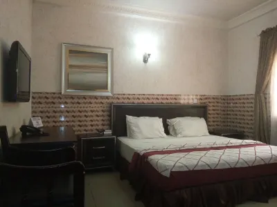 Rila Muam Castle Hotel Hotels near Tahir Plaza