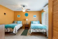 YanceyLargoEstate 2Br Villa w/Mountain Views by RedAwning -  Holiday Villas