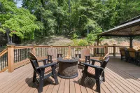 Rustic Hideaway 4 Bedroom Cabin by RedAwning Hotel di Sevier County