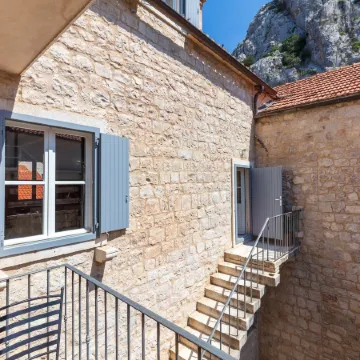 Villa Mama - Traditional Apartments in Omis, Free Parking