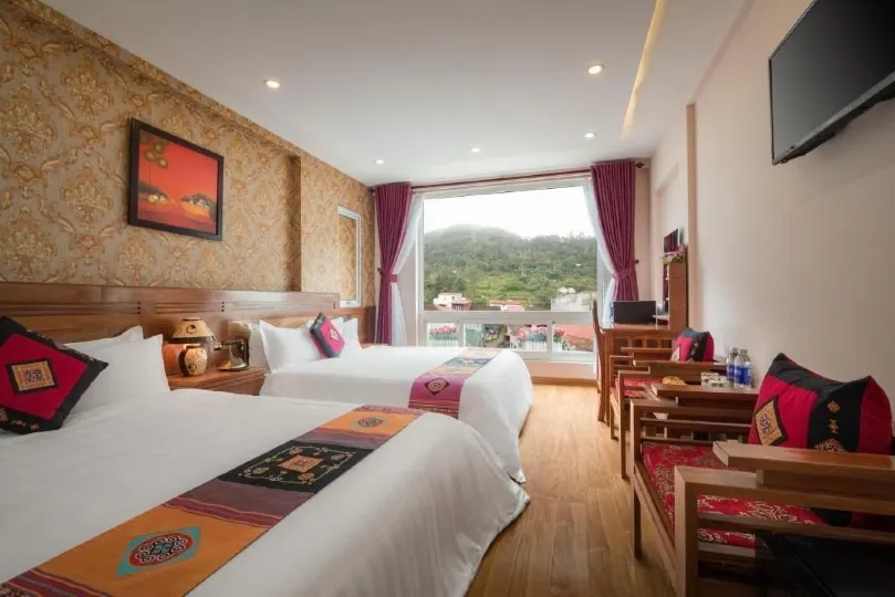 Saparis Station Hostel & Travel