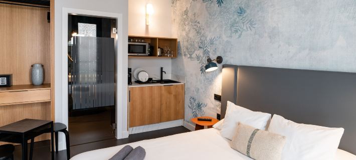 Welldone Quality - Crystal Pool Hotel a Siviglia