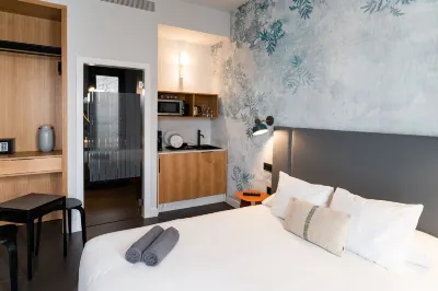 Welldone Quality - Crystal Pool Hoteles en 