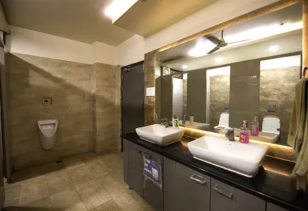 Joey's Hostel Delhi Отели рядом со станцией Anand Vihar