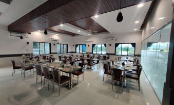 Paramount Riverfront Resort & Spa, Karjat